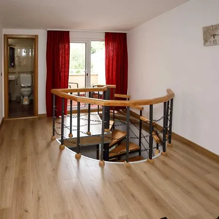 Prenociste Kastel 3*