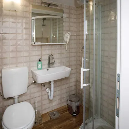 Prenociste Kastel 3*