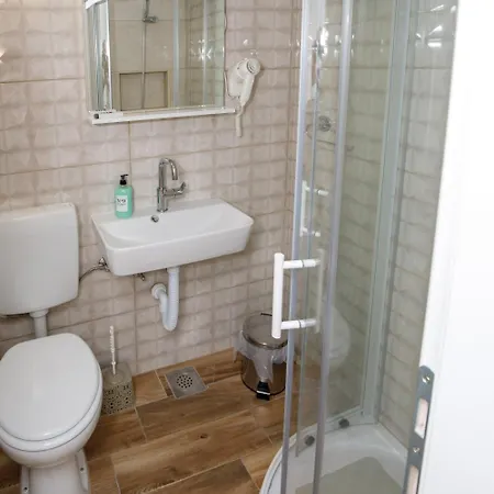 Prenociste Kastel 3* Knin