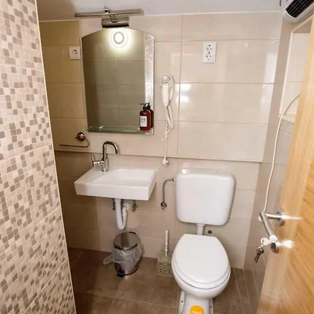 Prenociste Kastel Knin