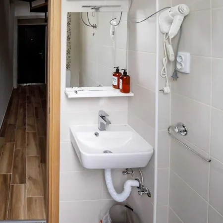 Prenociste Kastel Knin