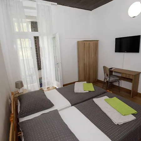 Prenociste Kastel Knin