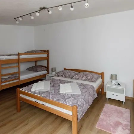Guest house Prenociste Kastel Knin