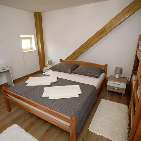 Gæstehus Prenociste Kastel 3*