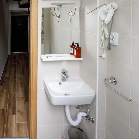 Prenociste Kastel Gasthof Knin