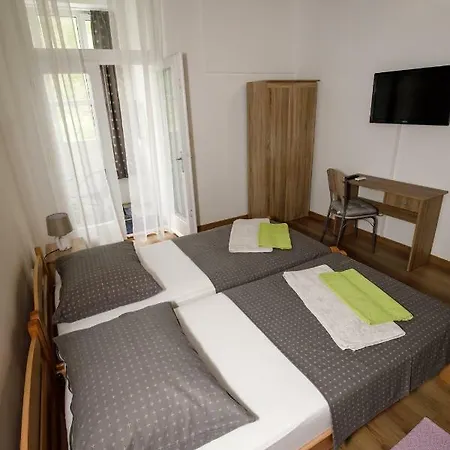 Prenociste Kastel 3*
