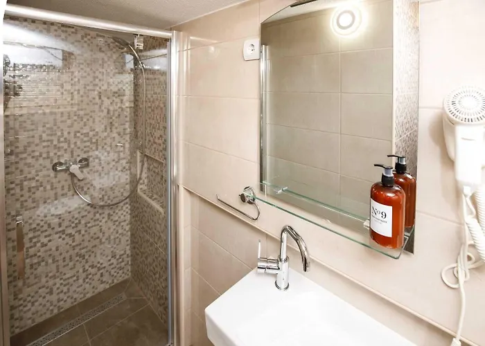 Pensionat Prenociste Kastel 3*