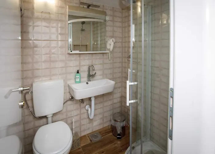 Prenociste Kastel 3*