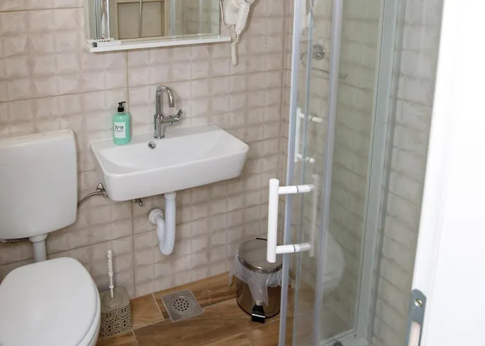 Prenociste Kastel 3* Knin