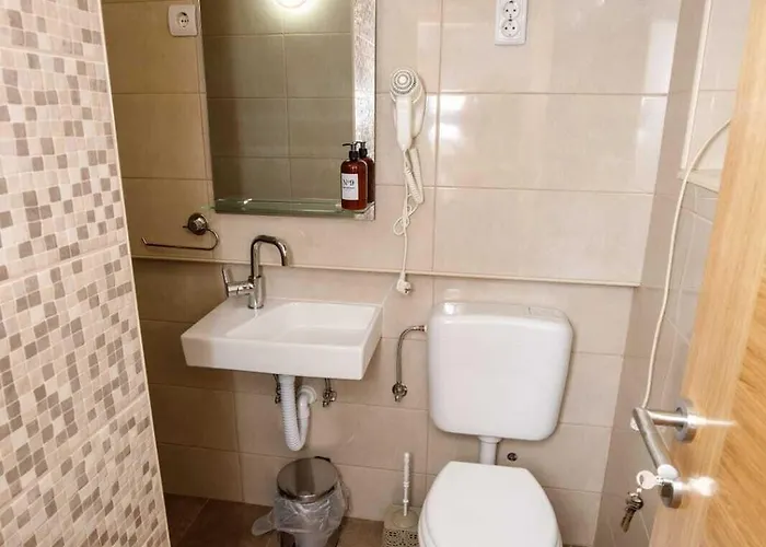 Prenociste Kastel Knin