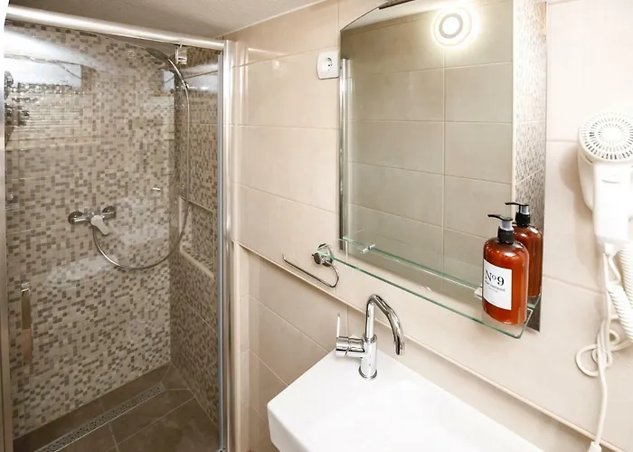 Prenociste Kastel Pensionat Knin