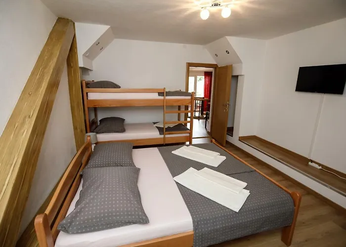 Prenociste Kastel 3* Knin