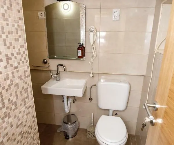 Prenociste Kastel Pensionat 3*