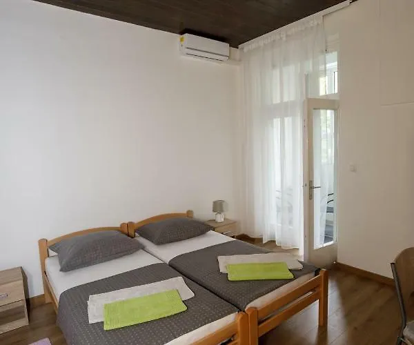 Prenociste Kastel Pensionat 3*